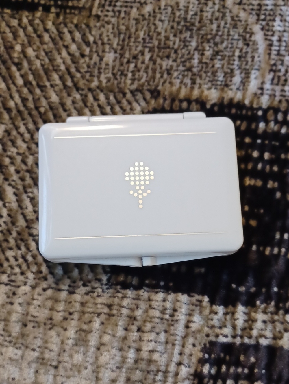 4/$30 New Green Eyeshadow In A White Compact Case With Mirror